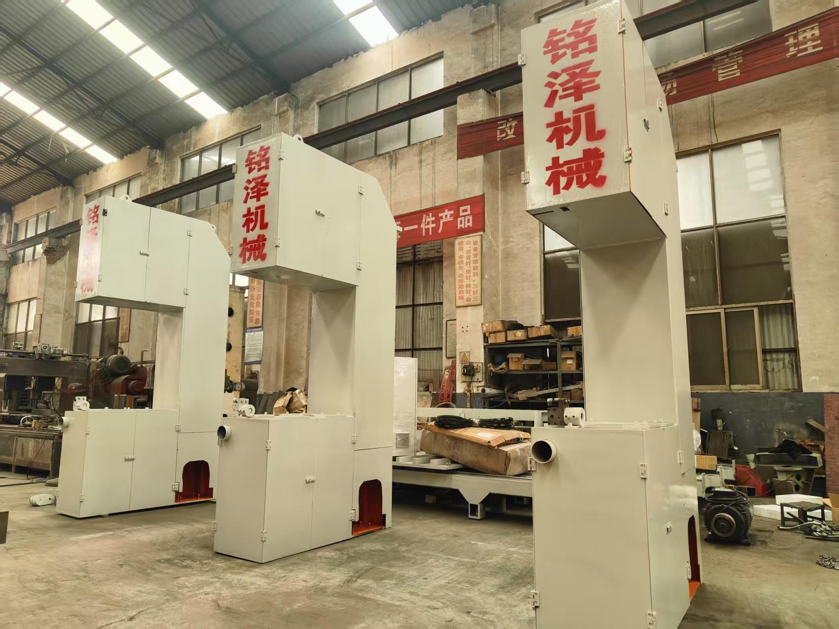 銘澤石墨帶鋸機的鋸帶是什么材質的？